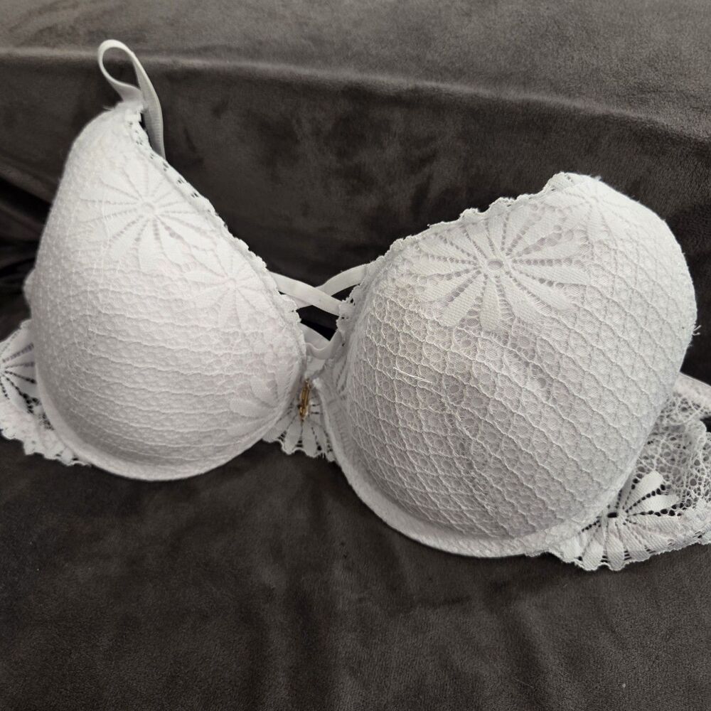 Juicy Couture Intimates White Lace Underwire Push Up Bra 34C Style 5250-70 Sexy